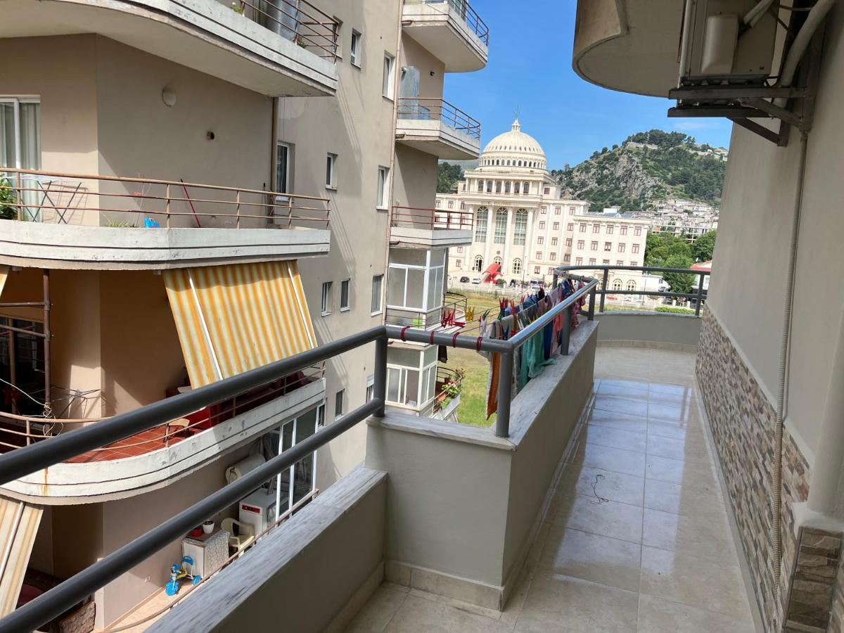 Entire Apartment Castle View Μπεράτ Εξωτερικό φωτογραφία
